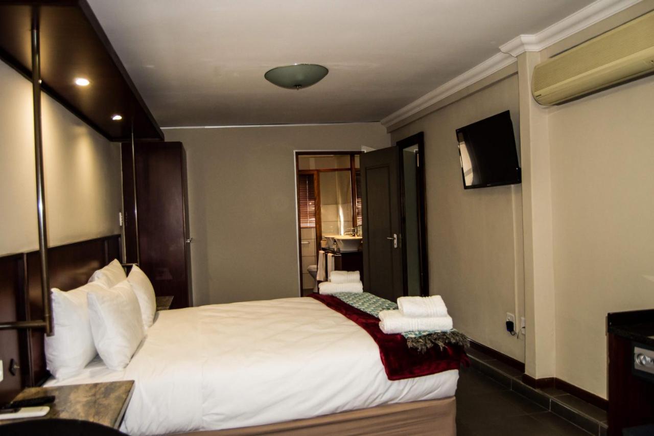 Aps Guesthouse Windhoek Exterior photo
