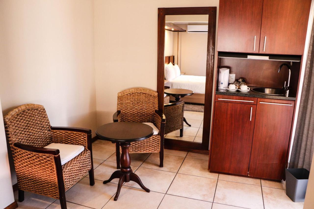Aps Guesthouse Windhoek Exterior photo