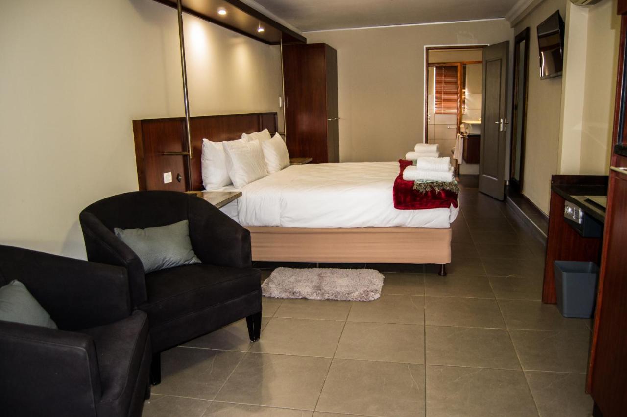 Aps Guesthouse Windhoek Exterior photo