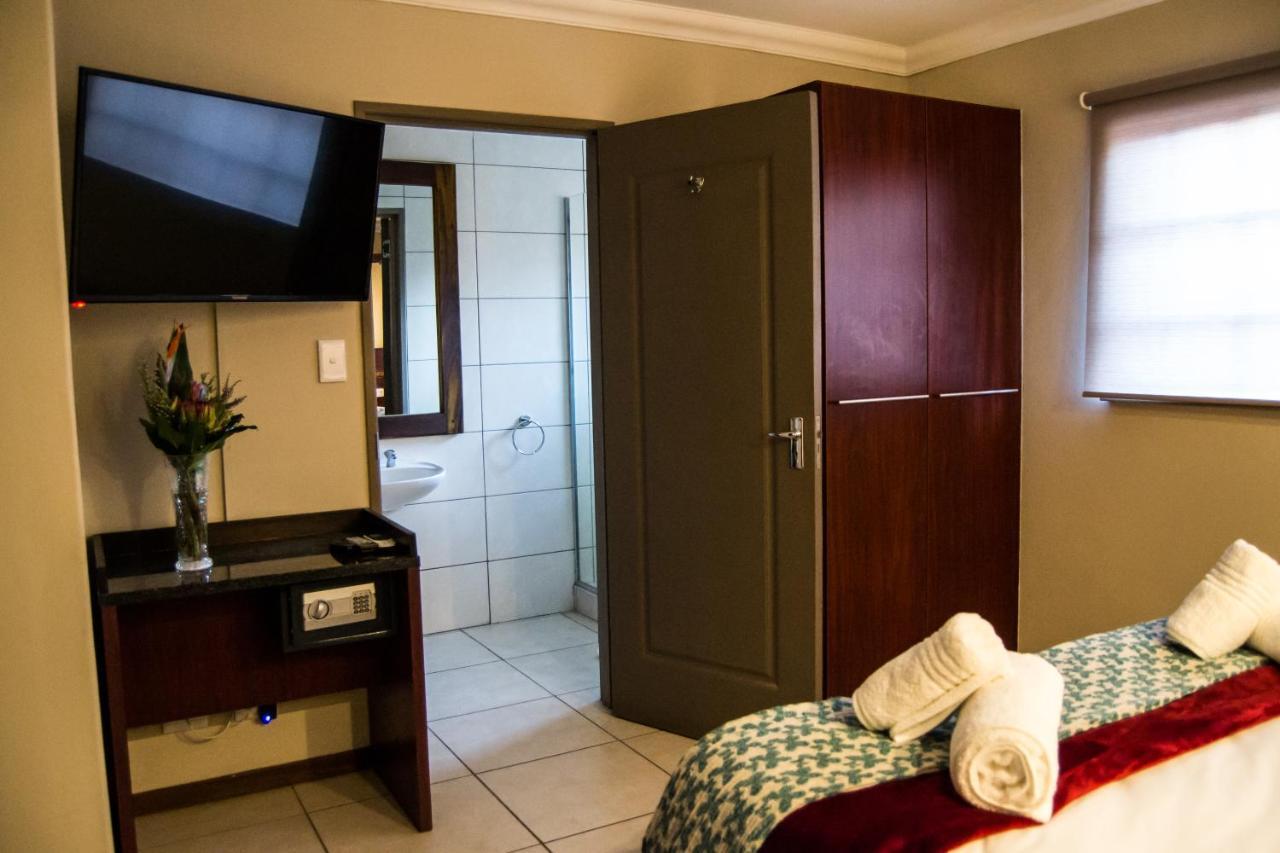 Aps Guesthouse Windhoek Exterior photo